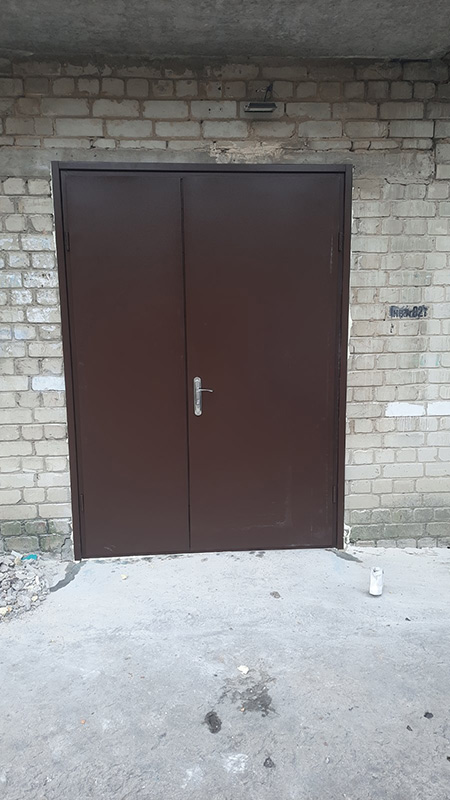 Двери в подсобное помещение
