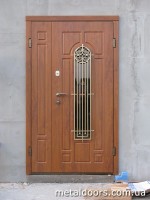 Двери входные полуторные с ковкой и стеклопакетом фото установки